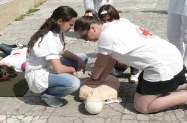 Червеният кръст в Сливен отбелязва Световния ден на Първата помощ