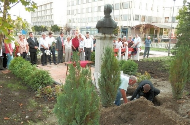 В Павликени препогребаха останките на партизанина Илия Златев