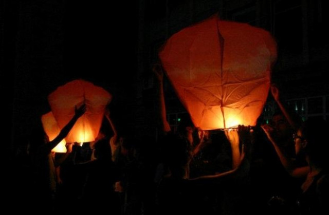 Хартиени фенери и огнено шоу в Габрово