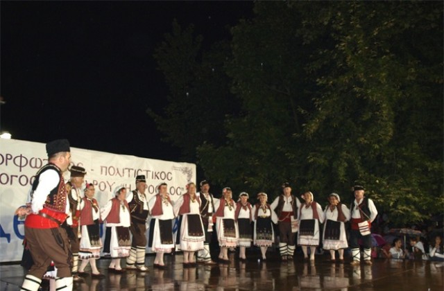 Гецовлии ще танцуват край фонтан от вино