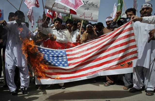 САЩ затвори консулствата си в Пакистан