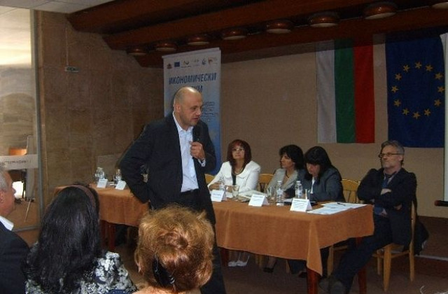 Дончев: 5 милиарда лева европейски средства са инвестирани през 2012 г.