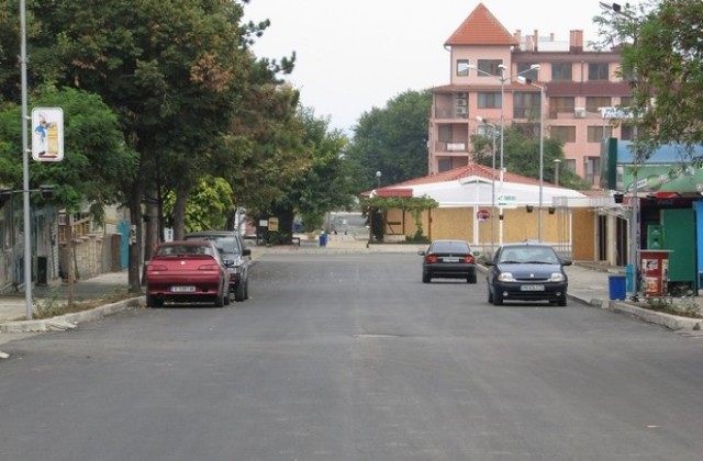 Нов асфалт навсякъде в Царево