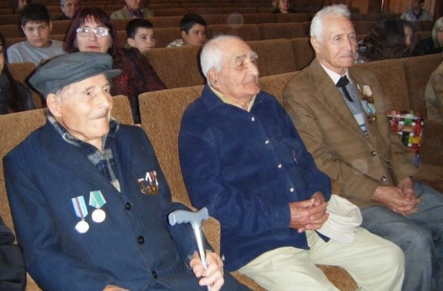 Отличиха 27 ветерани от войните, трима навършват 101 години