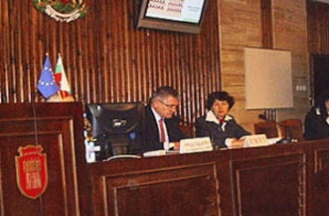 Кметът и председателят на ОС участват в срещата на местните власти