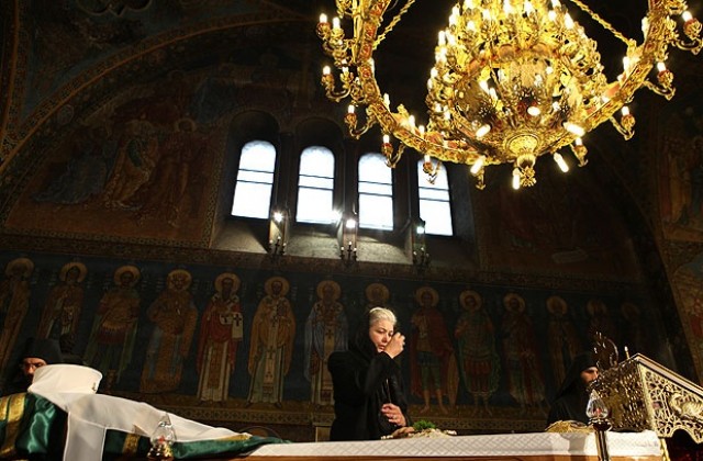 Хиляди миряни се сбогуваха с патриарх Максим