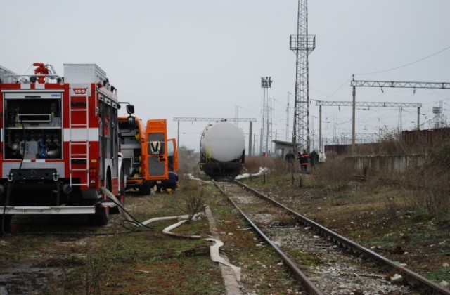 Разлив на солна киселина от вагон-цистерна на ж.п. гарата в Каспичан