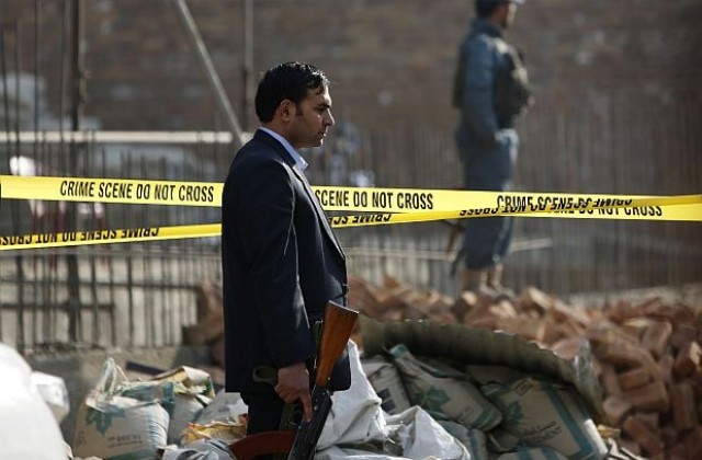 Серия самоубийствени атентати в дипломатическия квартал на Кабул