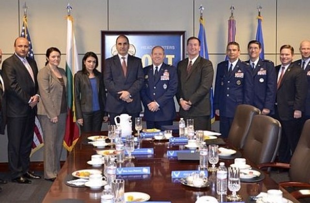 Цветанов посети Службата за специални разследвания към ВВС на САЩ