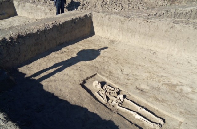 Археолози проучват некропол край Мартен