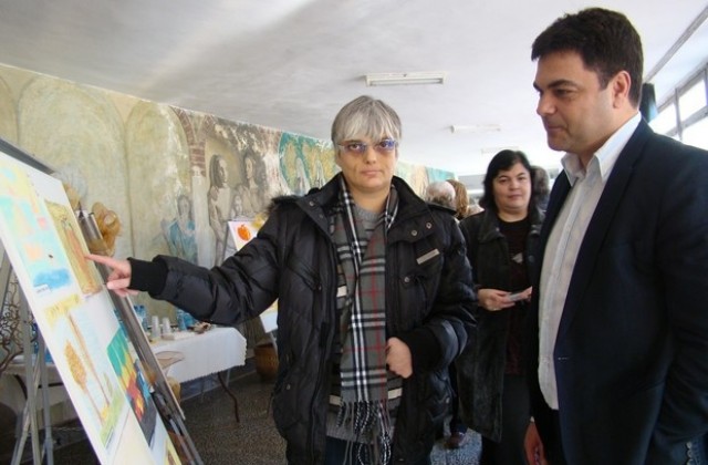 50 рисунки и пана подреди в изложба Дневният център за хора с увреждания в Димитровград