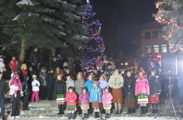 Коледен базар отвори врати в Банско