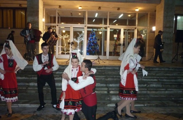 С празнично веселие стартираха Коледните тържеста в Левски