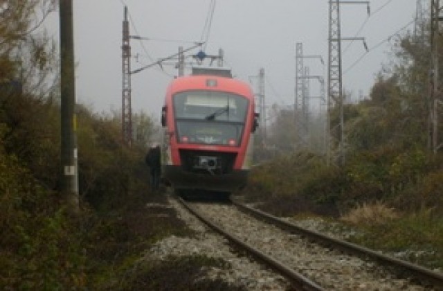 Граждани блокираха влак на „Захарна фабрика”