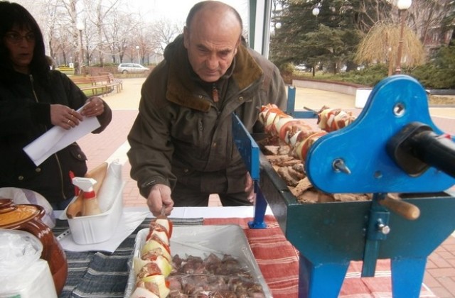 Със свински шашлик кметът на с. Добрич спечели коледния кулинарен конкурс