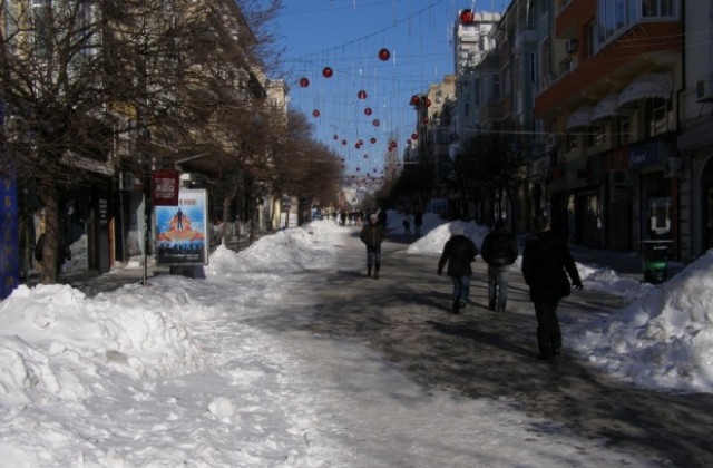Възраждане блокиран от снега, пътищата се лугират без да се чистят
