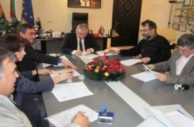 Колективен трудов договор за образованието подписаха в Ловеч