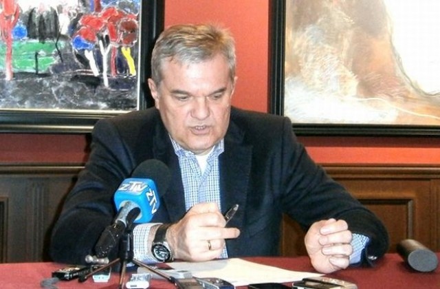 Румен Петков иска позицията на Цачева и на кмета на Плевен за референдума
