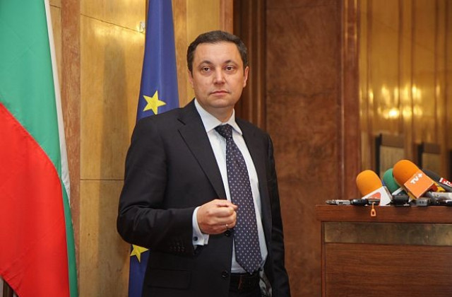 Яне Янев иска да разследва Дюнигейт  и други сделки със заменки