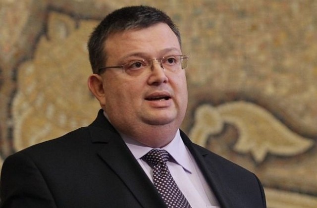 Цацаров поиска отстраняването на военен прокурор