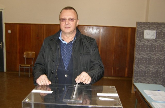 П. Нунев: Ползата от референдума е никаква