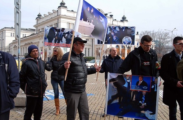 Граждани настояха за съд за делегатите, пребили Октай Енимехмедов
