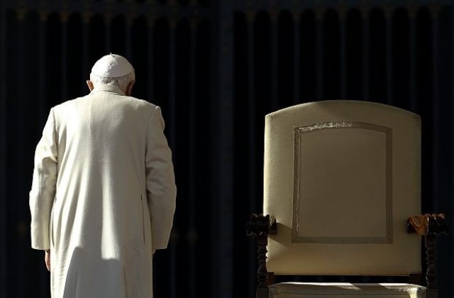 Папа Бенедикт XVI се оттегля