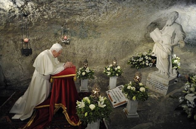 Светът прие с уважение оттеглянето на папа Бенедикт XVI