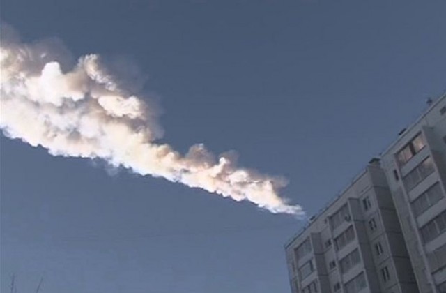 Голям метеорит падна до Челябинск, рани над 500 души и причини щети
