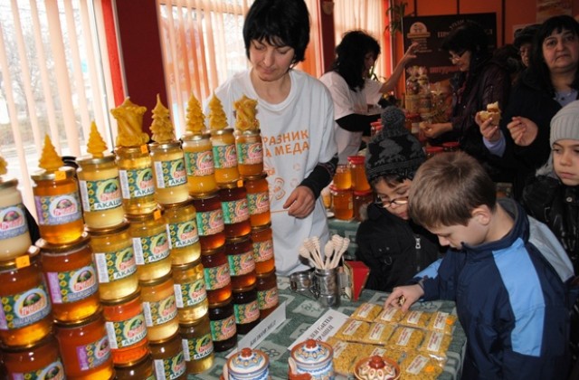 Празникът на меда в Козлодуй се превръща във фестивал