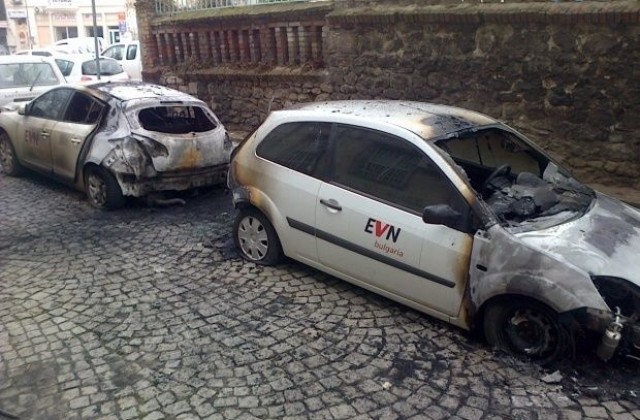 Палят автомобили на ЕВН в Пловдив