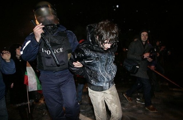 Ранени и арестувани след поредния протест в София