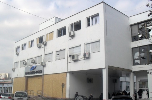 Офисът на Енерго-Про след атаките - изпотрошен и зацапан