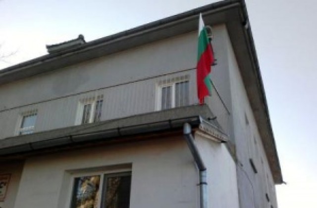 ВМРО подаряваха национални флагове на врачани