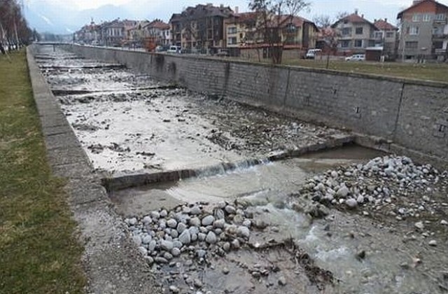 Укрепиха коритото на река Глазне