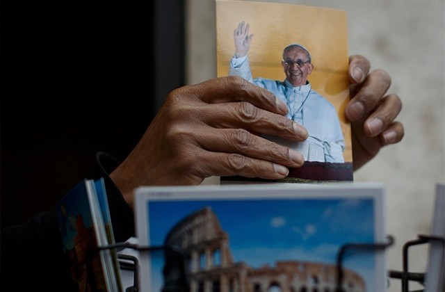 Ватикана: Обвиненията срещу папата са клеветнически