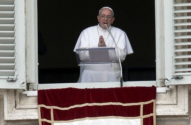 Молете се за мен, призова папа Франциск в своята първа Ангелска молитва
