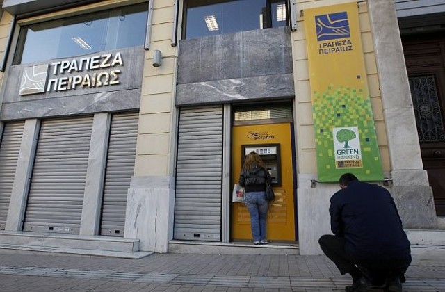 В Кипър вече могат да се теглят само по 100 евро от банкомат