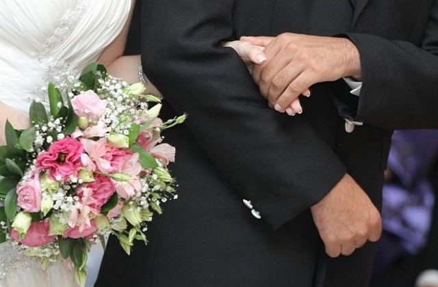 Пет двойки се венчават във Варна в Деня на лъжата