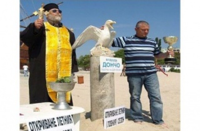 Росен Марков вдига Паметник на гларуса край плажа
