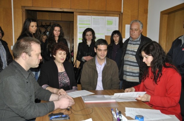 Коалиция за България  регистрира в РИК листа от 11 кандидат-депутати