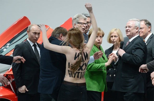 Съдят активистките от Фемен, заголили гръд срещу Путин