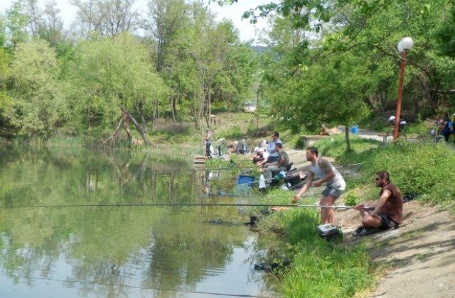 Турнир по спортен риболов на езерото Загорка