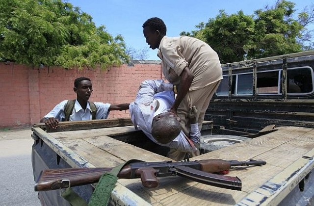 Най-малко 60 души са загинали при срутването на златна мина в Сомалия