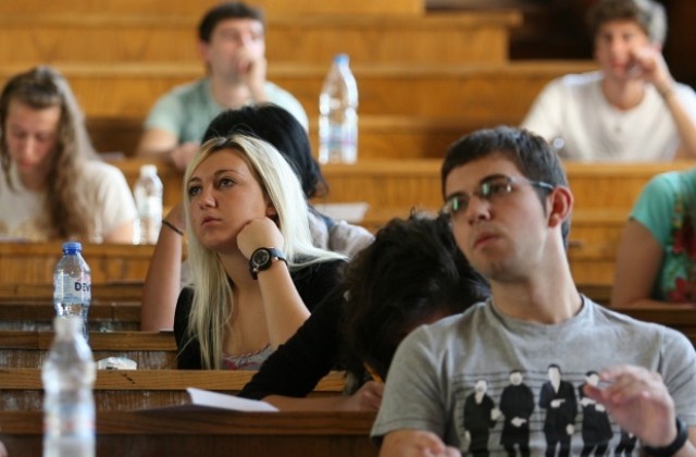 Младите за България - амбиция облечена в образованост