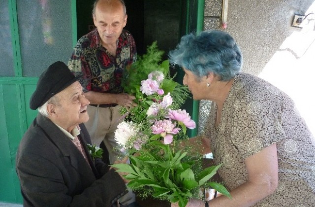 100-годишният дядо Панчо: Малко винце всеки ден обещава дълголетие