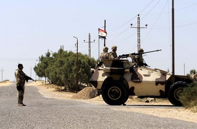 Египетската авиация обстрелва позиции на екстремисти на Синайския полуостров