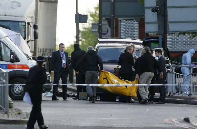 В Лондон убиха войник с мачете, Камерън свика комитета за сигурност