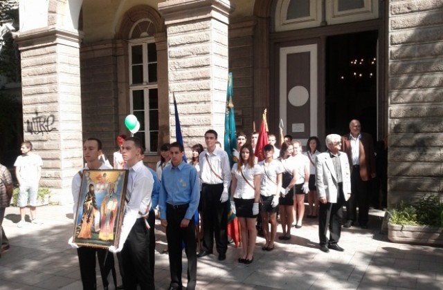 Хиляди пловдивчани посрещнаха тържествено Деня на българската просвета и култура