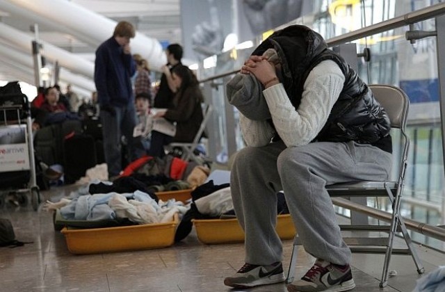 Затвориха летище Хийтроу заради аварийно кацане на самолет